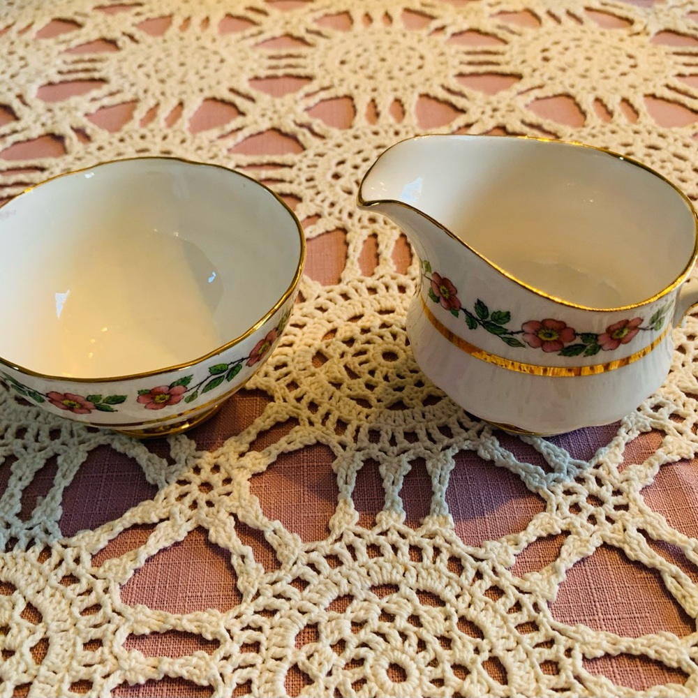 Vintage Imperial Fine English China Creamer and Sugar Set: 22 Kt Gold Leaf